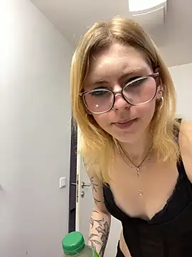 Milly-Kiss naked in live sex video chat