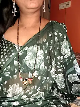 Rachu_love naked in live sex video chat