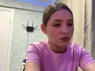 RonniKyseth on webcam for live free nude chat now