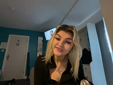 rosie-hipstergal naked in live sex video chat