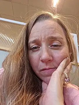 Skyellar naked in live sex video chat