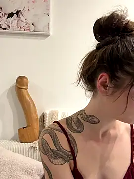 Sugarbellax naked in live sex video chat
