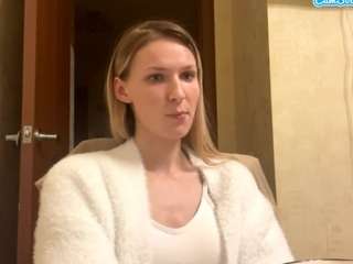 AishaWollmuth on webcam for live free nude chat now