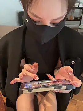 Carlin-yiyi naked in live sex video chat