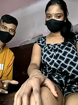 couplegk71 naked in live sex video chat
