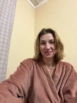 _Crystal_2 naked in live sex video chat