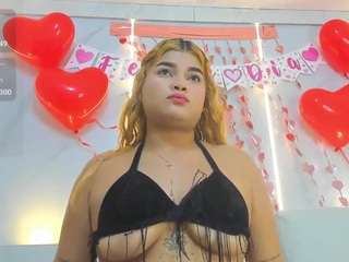 Emi-Savach on webcam for live free nude chat now