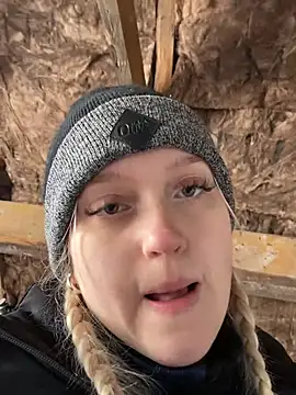 EmmiPemmi naked in live sex video chat