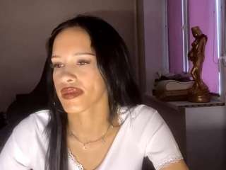 JannieHillie on webcam for live free nude chat now