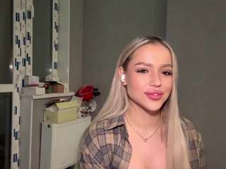 KamalaKiebala on webcam for live free nude chat now