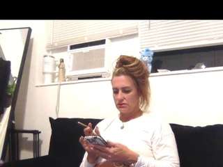 KoyoteeJ on webcam for live free nude chat now
