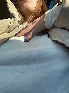LeiaMood naked in live sex video chat