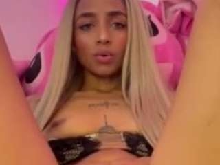 LunaBlonnm on webcam for live free nude chat now