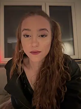 romyxxs naked in live sex video chat