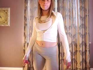 CaitlinKinnamon on webcam for live free nude chat now