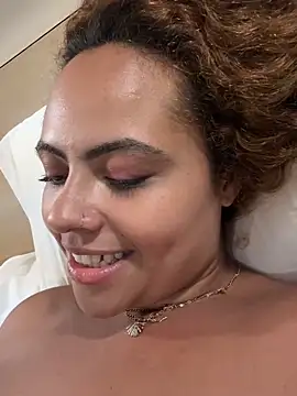 Chloe_Leaozinho naked in live sex video chat