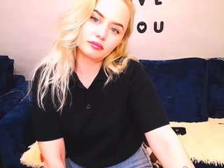 Hila-Greys on webcam for live free nude chat now