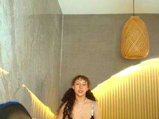 Isaa-R on webcam for live free nude chat now