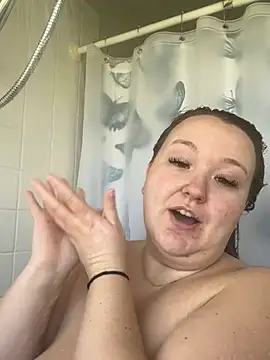 JuicyPeach69 naked in live sex video chat