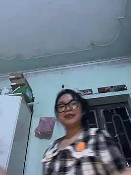 Leeeeiu naked in live sex video chat