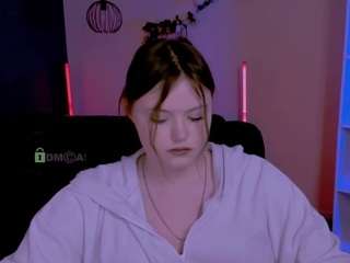 lola-moans on webcam for live free nude chat now
