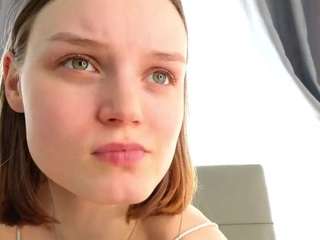 Lunablunca on webcam for live free nude chat now