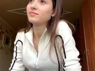 RoselleAvary on webcam for live free nude chat now