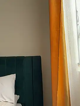 TheaWren naked in live sex video chat