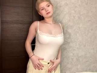Cristen on webcam for live free nude chat now