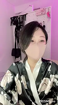 gumi_0418 naked in live sex video chat