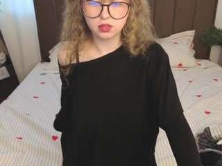 Helen-Carson on webcam for live free nude chat now
