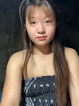 holee-laura naked in live sex video chat