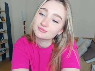 HollyJayson on webcam for live free nude chat now