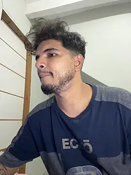 kalshw naked in live sex video chat