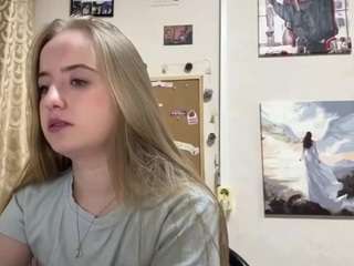 KarinaMeow on webcam for live free nude chat now