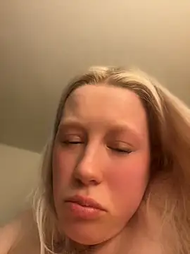 LeniMaria naked in live sex video chat