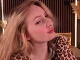 Maybe-Sophie on webcam for live free nude chat now