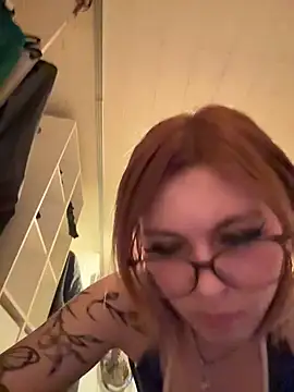 Milli-Kiss naked in live sex video chat