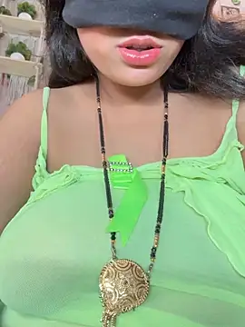 Model_bhabhi_couple naked in live sex video chat