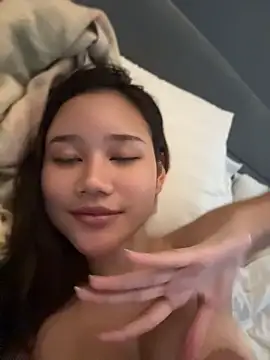 SweetThaiGirlfriend naked in live sex video chat