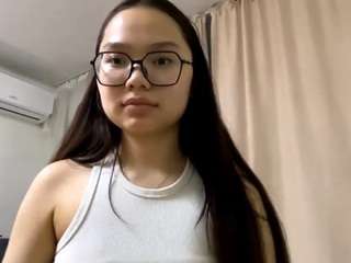 AdriannaBienkowski on webcam for live free nude chat now