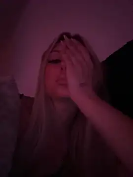 blondeeee naked in live sex video chat