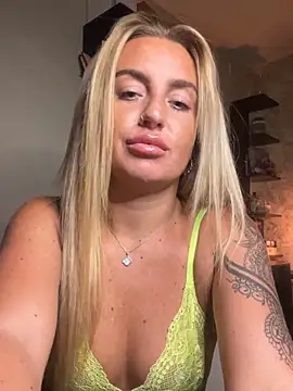 CharlottemilfUKx naked in live sex video chat