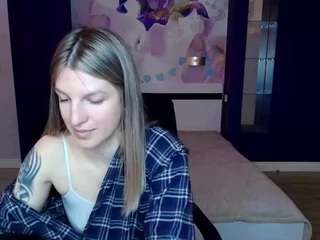 EmilyWalkers on webcam for live free nude chat now