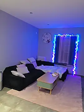 JuneLaFrenchie naked in live sex video chat