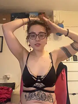 ladyturtle naked in live sex video chat