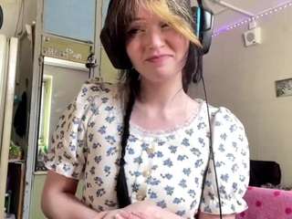 LareeGuethle on webcam for live free nude chat now