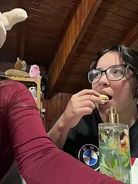 millyalc0ck naked in live sex video chat
