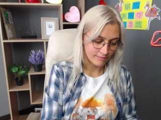 RubyDavis on webcam for live free nude chat now