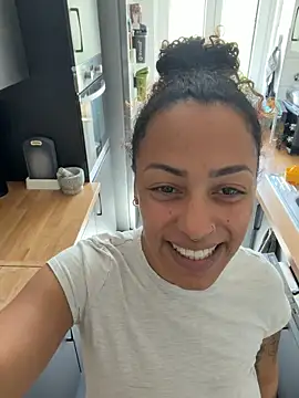 SweetPetiteNoir naked in live sex video chat